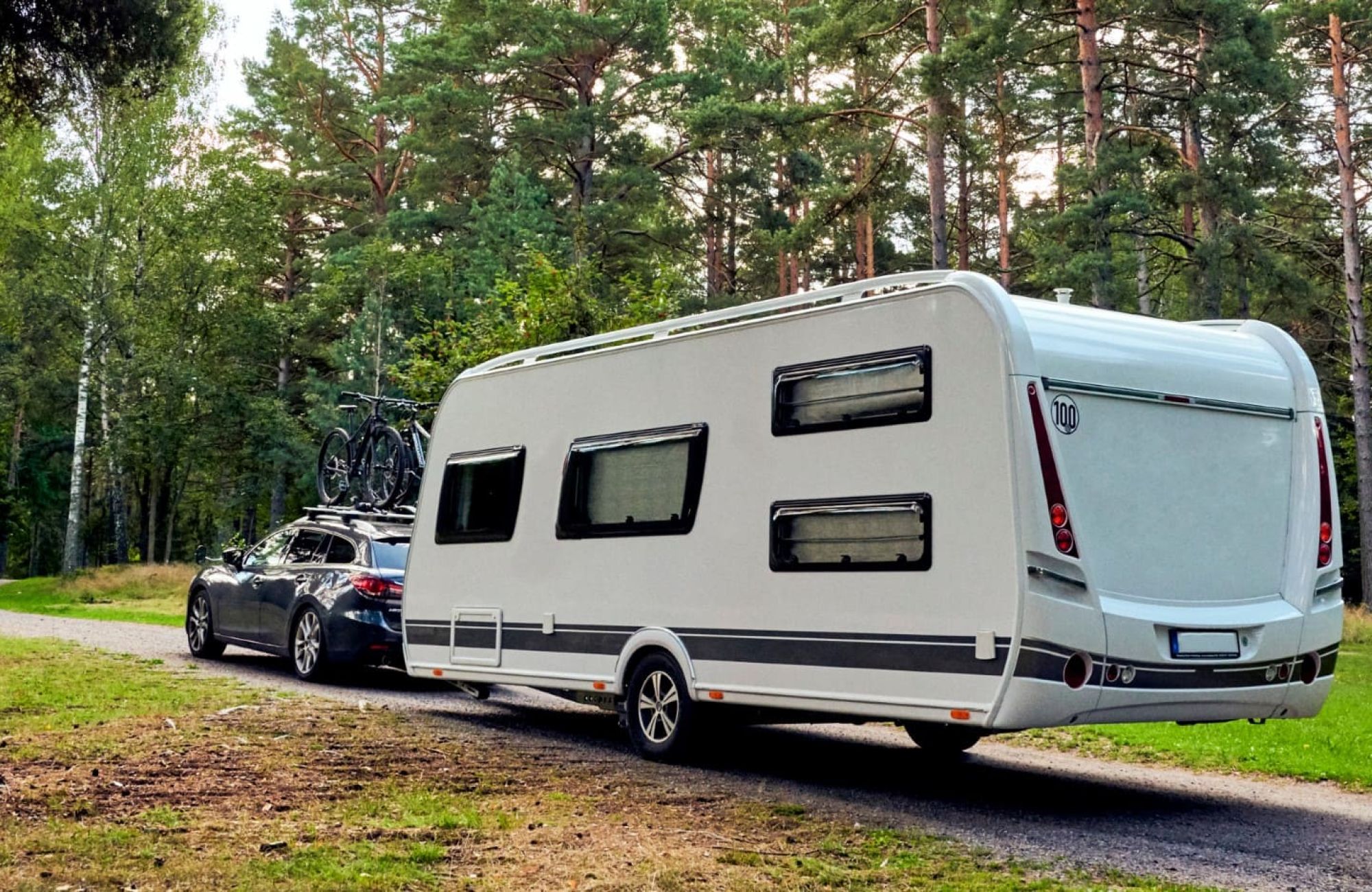 Caravan im Wald